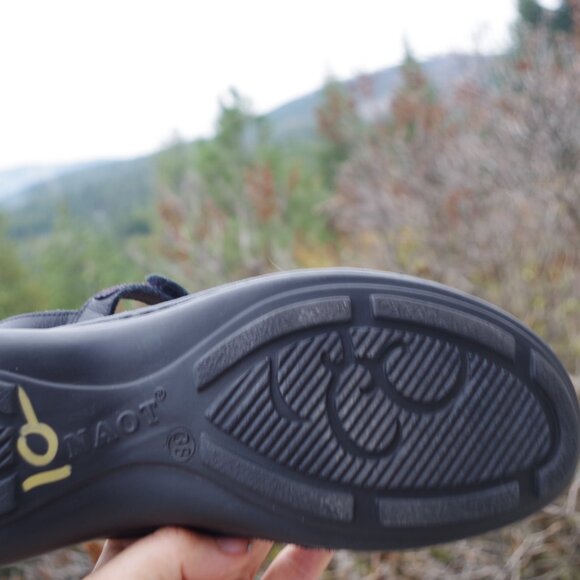 Black Leather Ladies Sandles By Naot - Picture 3 of 4